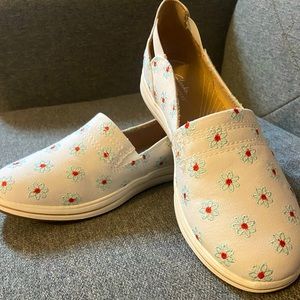 Clarks loafer style Cloudsteppers. Size 9. BRAND NEW W/O TAGS.